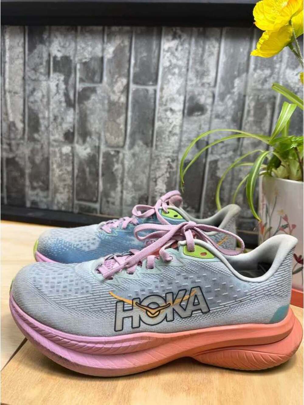 HOKA Mach 6 Women’s Size 7.5 B Gray Pink Coral Running Shoes Lightweight